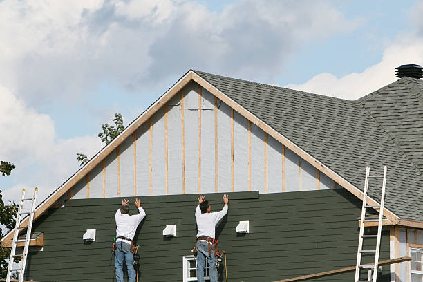 Professional Emergency Siding Repair technician working in Wadsworth, IL